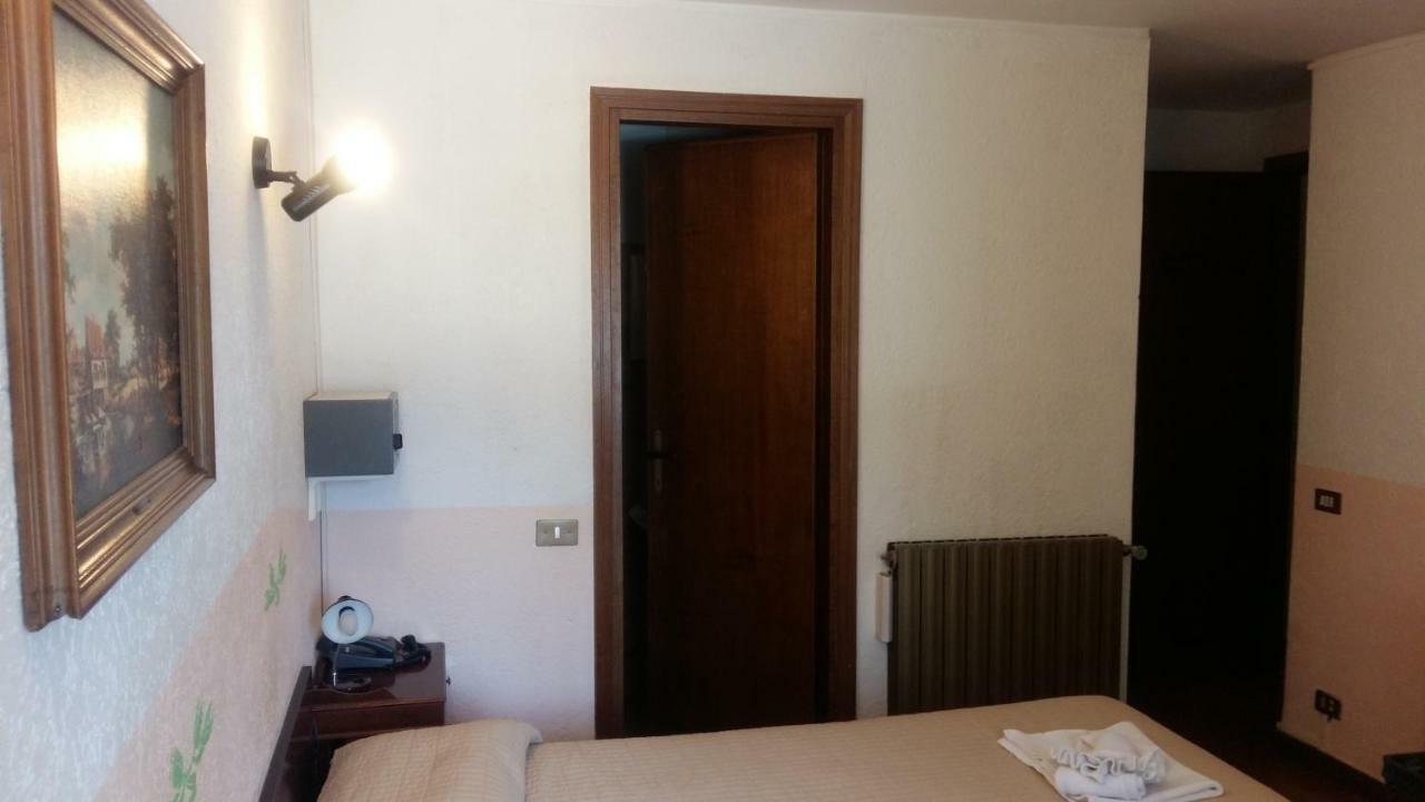 Hotel Rondanino Lanzo dʼIntelvi Exterior foto